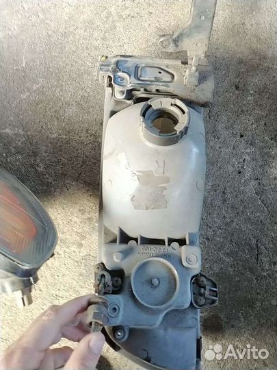 Фара правая тойота превия Тайвань целая