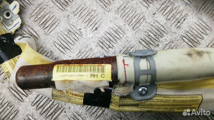 Шторка безопасности toyota avensis T27 2012