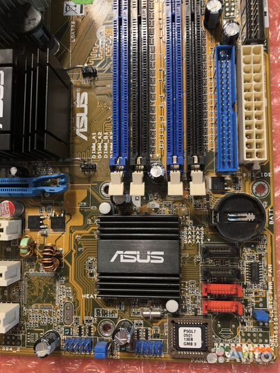 Материнская плата с процессором и памятью