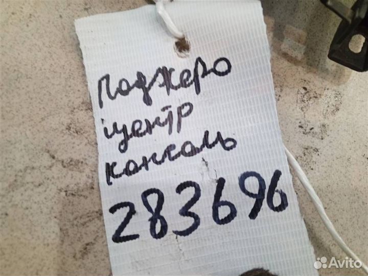 Консоль центральная Mitsubishi Pajero iO 1998-2007