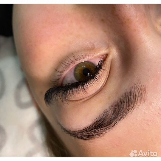 Наращивание ресниц и окрашивание бровей