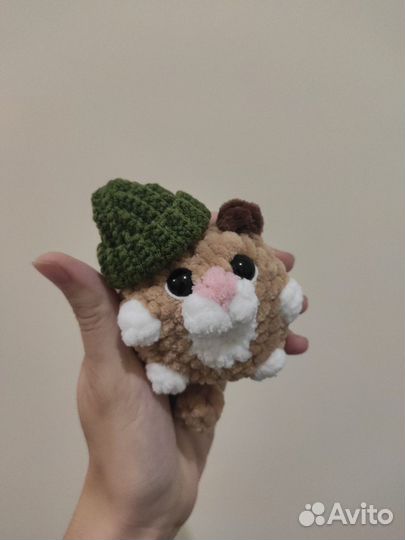 Вязаная игрушка котик