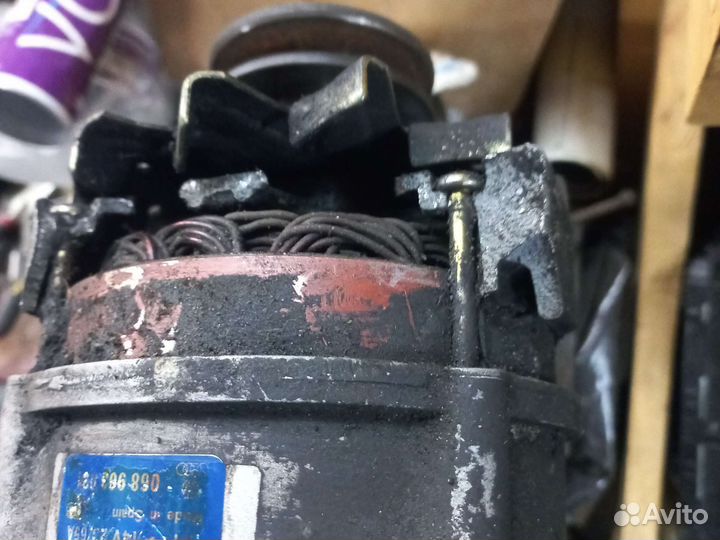 VW T4 1,9D/2,4D(90-95) генератор 068903031 Bosch