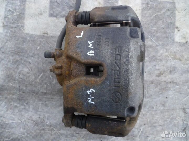 Мазда 3 Суппорт передний левый