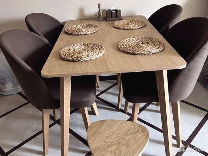 Кухонный обеденный стол