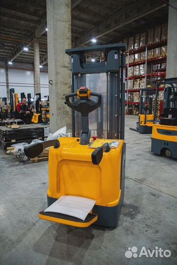 Штабелер самоходный 1.5т