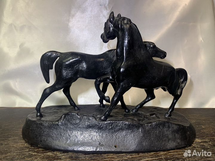 Скульптура «Лошади на воле». Касли