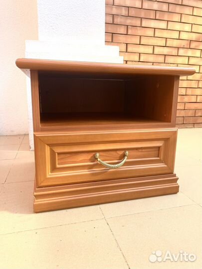 Тумбочка