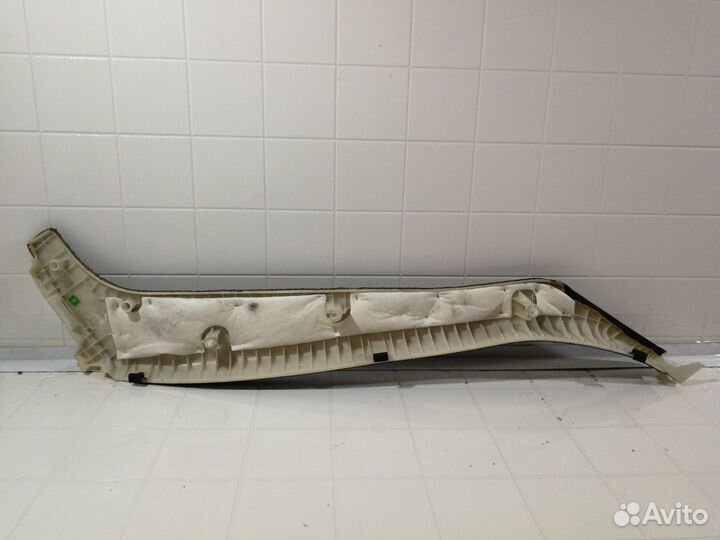 Обшивка стойки задняя левая Kia Quoris седан KH