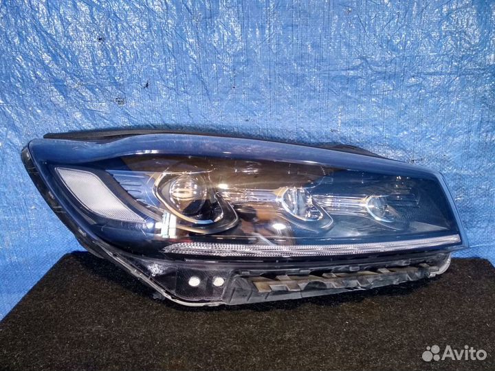 Фара правая Sorento Prime