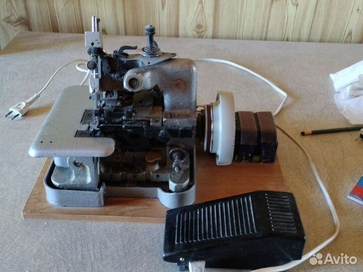 Оверлок для швейной машины с электроприводом