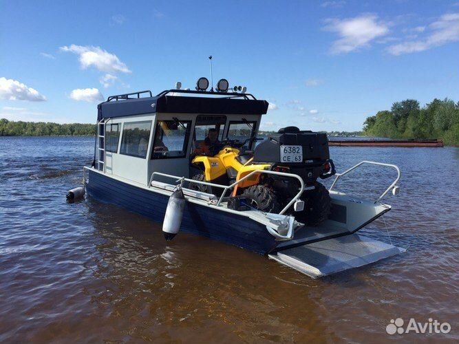 Кабинный катер с мотором Mercury F 200