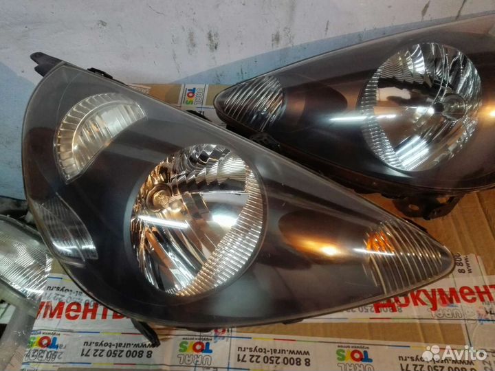 Фара хонда фит правая/левая
