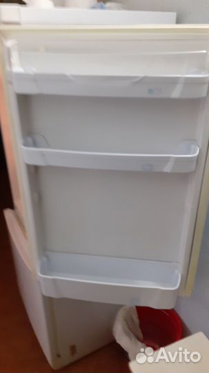 Продаётся холодильник Indesit SB 15040