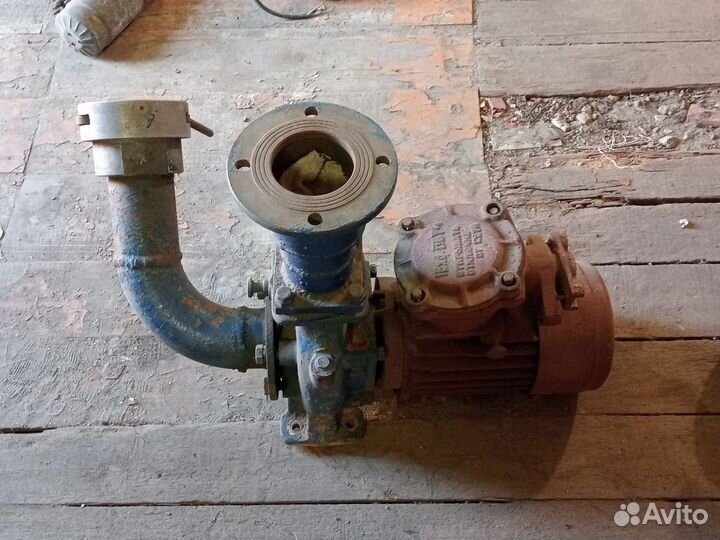 Электродвигатель с насосом