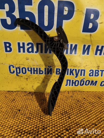 Педаль газа Renault Logan
