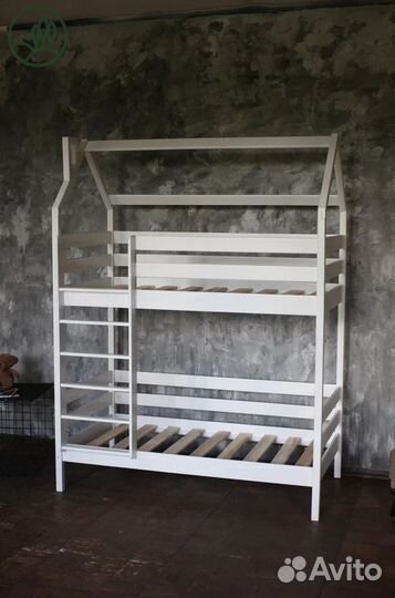 Детская кровать двухъярусная домик из массива