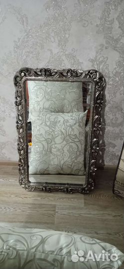 Зеркало в красивой раме