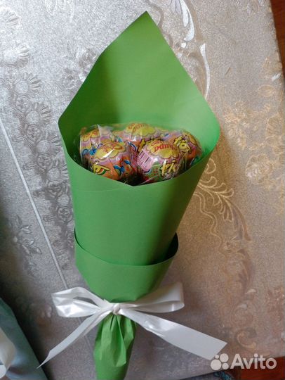 Сладкий букет из чупа-чупсов