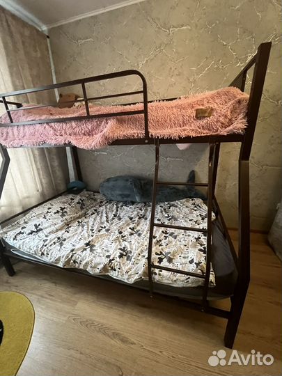 Двухъярусная кровать металлическая