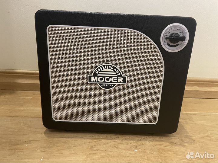Гитарный комбоусилитель mooer hornet 15BK
