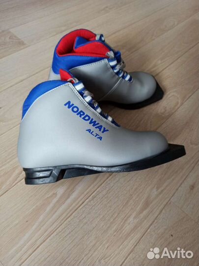 Лыжные ботинки р.33