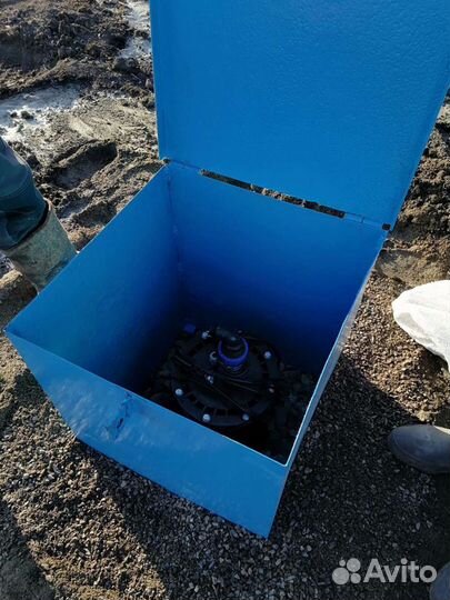 Антивандальный железный ящик для скважины