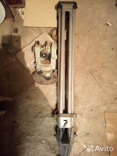 Теодолит оптический советский