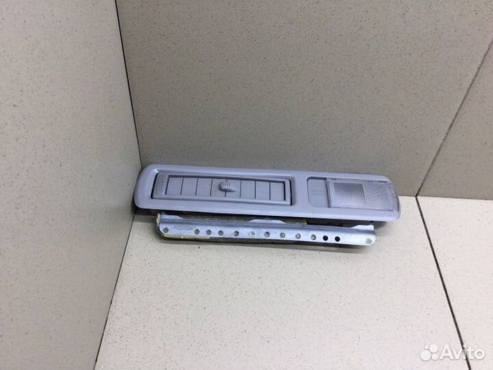 Плафон салонный правый Toyota Highlander 2grfe