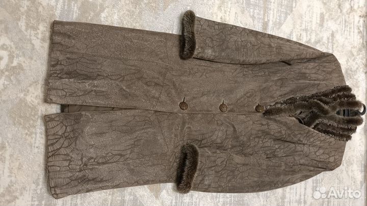 Демисезонный плащ пальто из натуральной кожи и мех