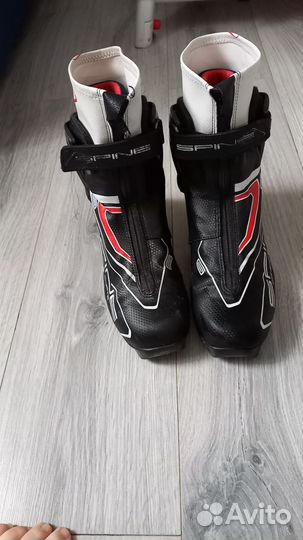 Лыжные ботинки коньковые spine