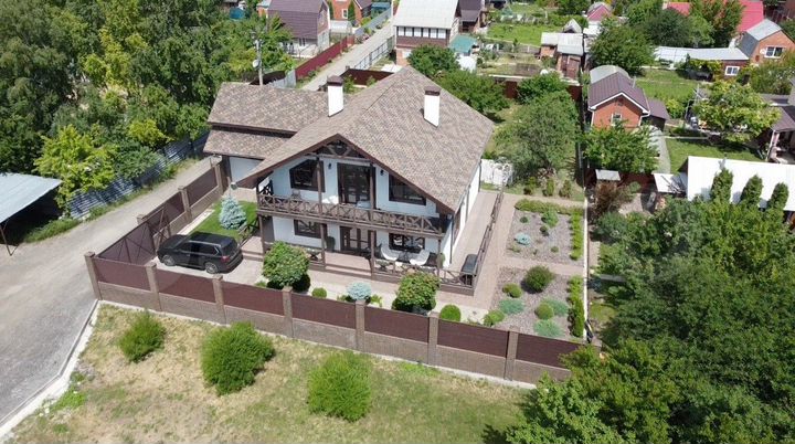 Дом 201 м² на участке 15 сот.