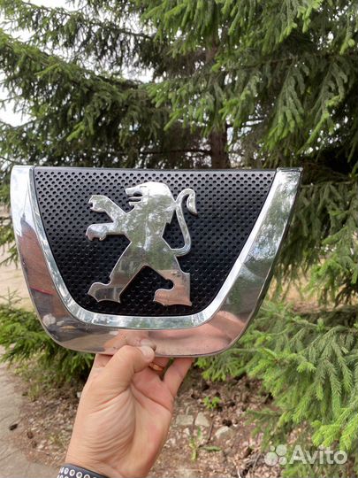 Эмблема peugeot 4007 на капот