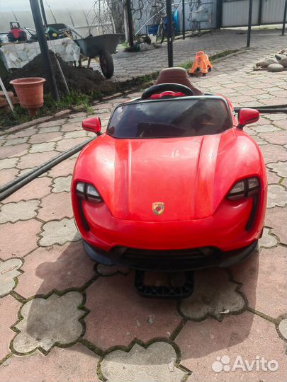 Детский автомобиль на аккумуляторе