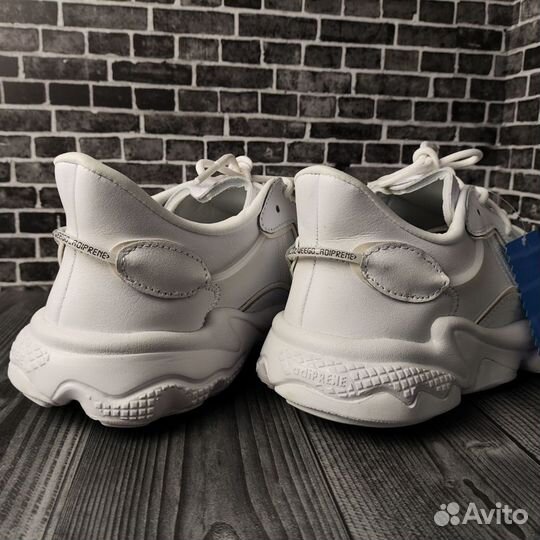 Кроссовки Adidas Ozweego