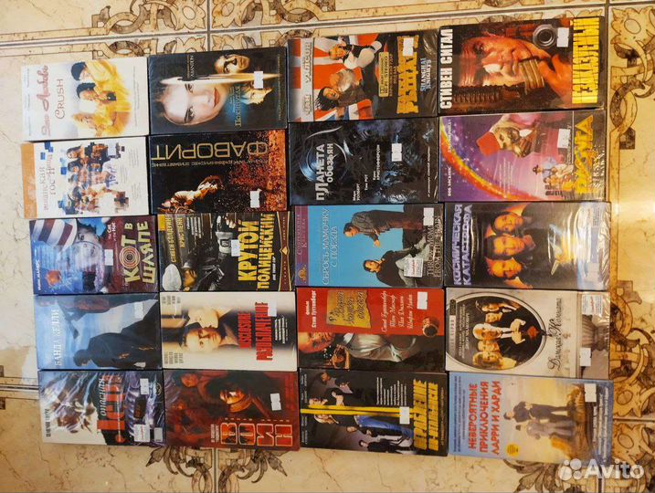 Фильмы Голливуда. Запечатанные новые видеокассеты