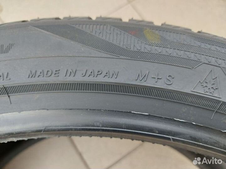 Yokohama BluEarth Winter V906 285/35 R22 106W