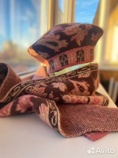 Берет с шарфом