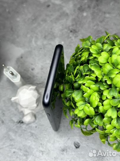 iPhone 8, 64 ГБ