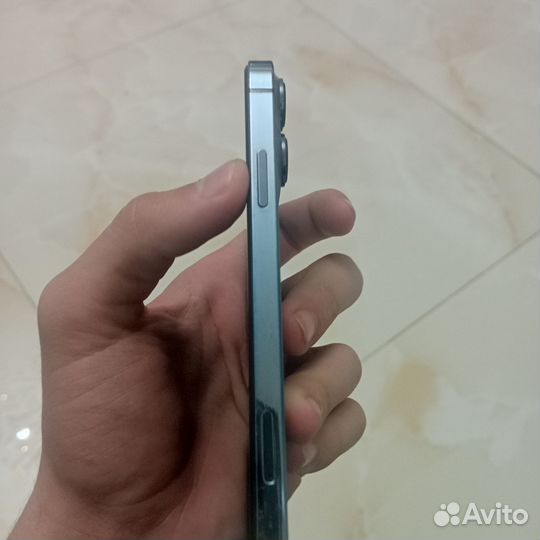 Телефон iPhone xr в корпусе 13