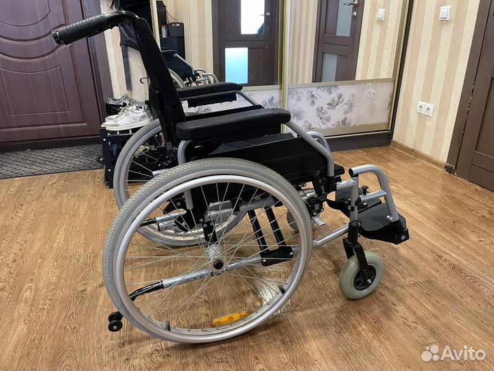 Инвалидная коляска