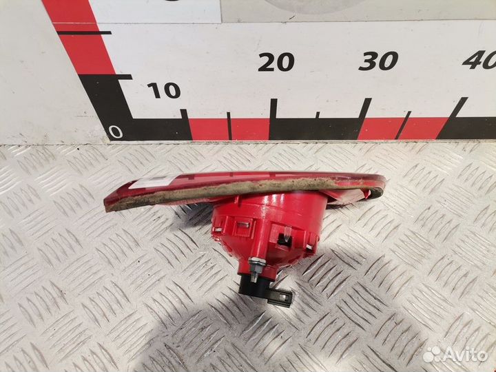 Фонарь крышки багажника правый Volkswagen Passat