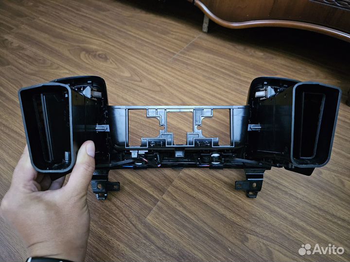 Дефлектор воздушный центральный Mercedes-Benz