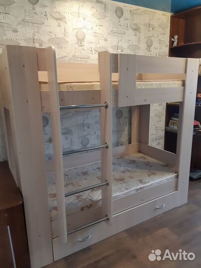 Кровать детская двухъярусная с 2мя матрасами