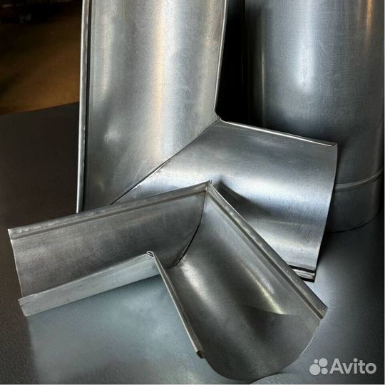 Желоб водосточной системы новый