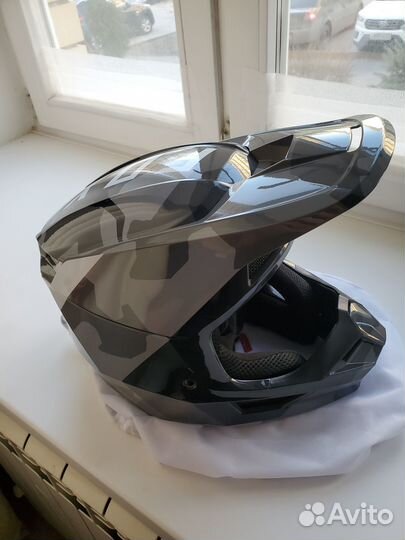 Кроссовый шлем fox v1 новый М