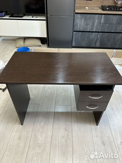 Письменный стол