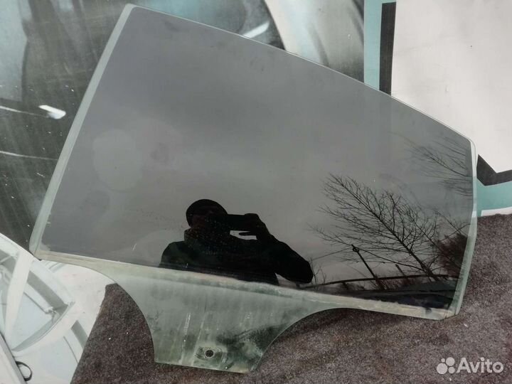 Стекло задней левой двери VW Passat B5+2000-2004 г