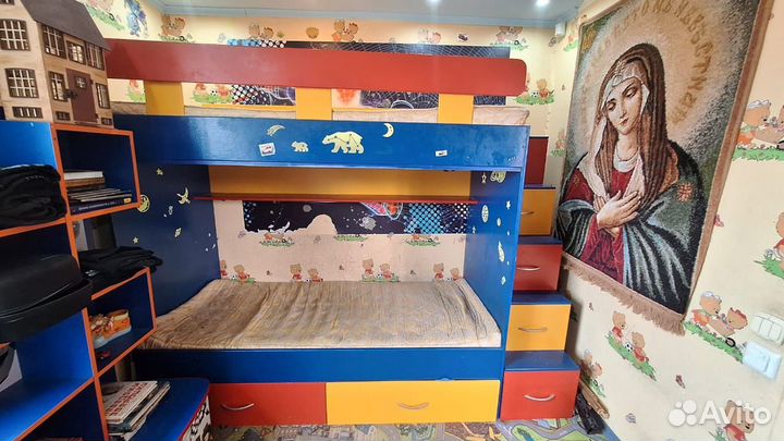 Кровать двухьярусная