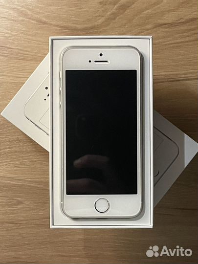 iPhone SE, 32 ГБ